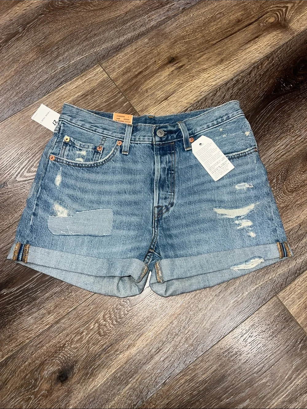 NWT Levi's 501 Medium Wash Distressed Long Button Fly Denim Shorts ❤️